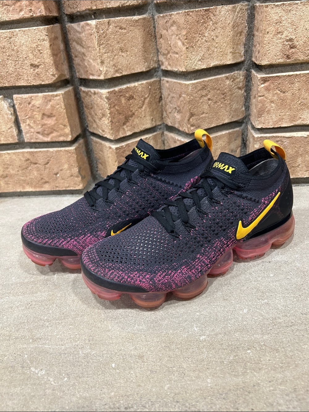 Nike Air VaporMax Flyknit 2 Shoes Air Max Women’s Size 9 Black Pink 942843-008